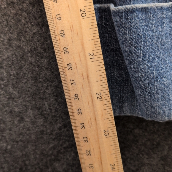 Cache Low Rise Capri Jeans - Picture 6 of 8